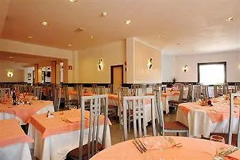 Hotel Riviera 3 Stelle Con Piscina Estiva Gratuita E Garage A Pagamento Spotorno