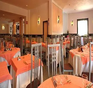Hotel Riviera 3 Stelle Con Piscina Estiva Gratuita E Garage A Pagamento Spotorno Italia