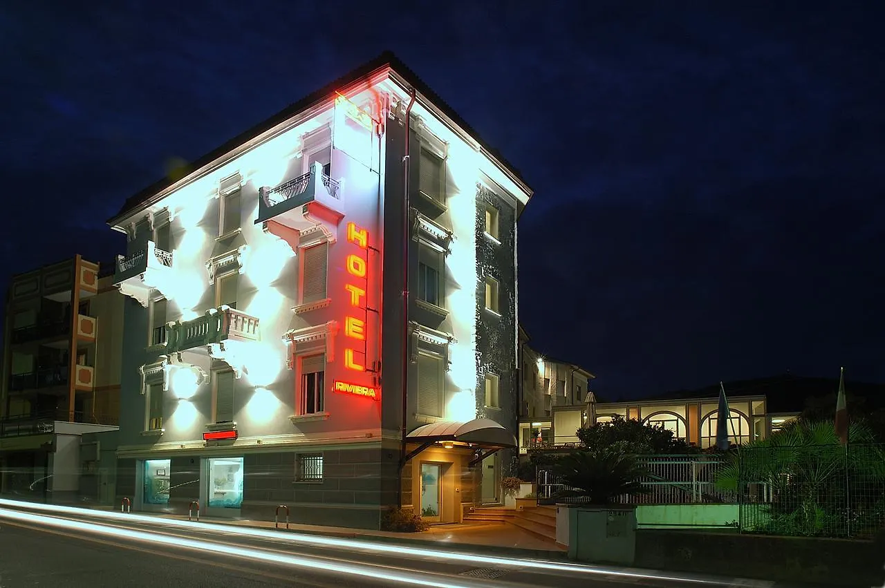 Hotel Riviera 3 Stelle Con Piscina Estiva Gratuita E Garage A Pagamento Spotorno