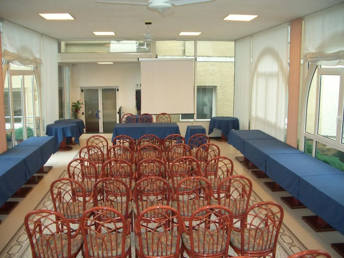***  Hotel Riviera 3 Stelle Con Piscina Estiva Gratuita E Garage A Pagamento Spotorno Italia