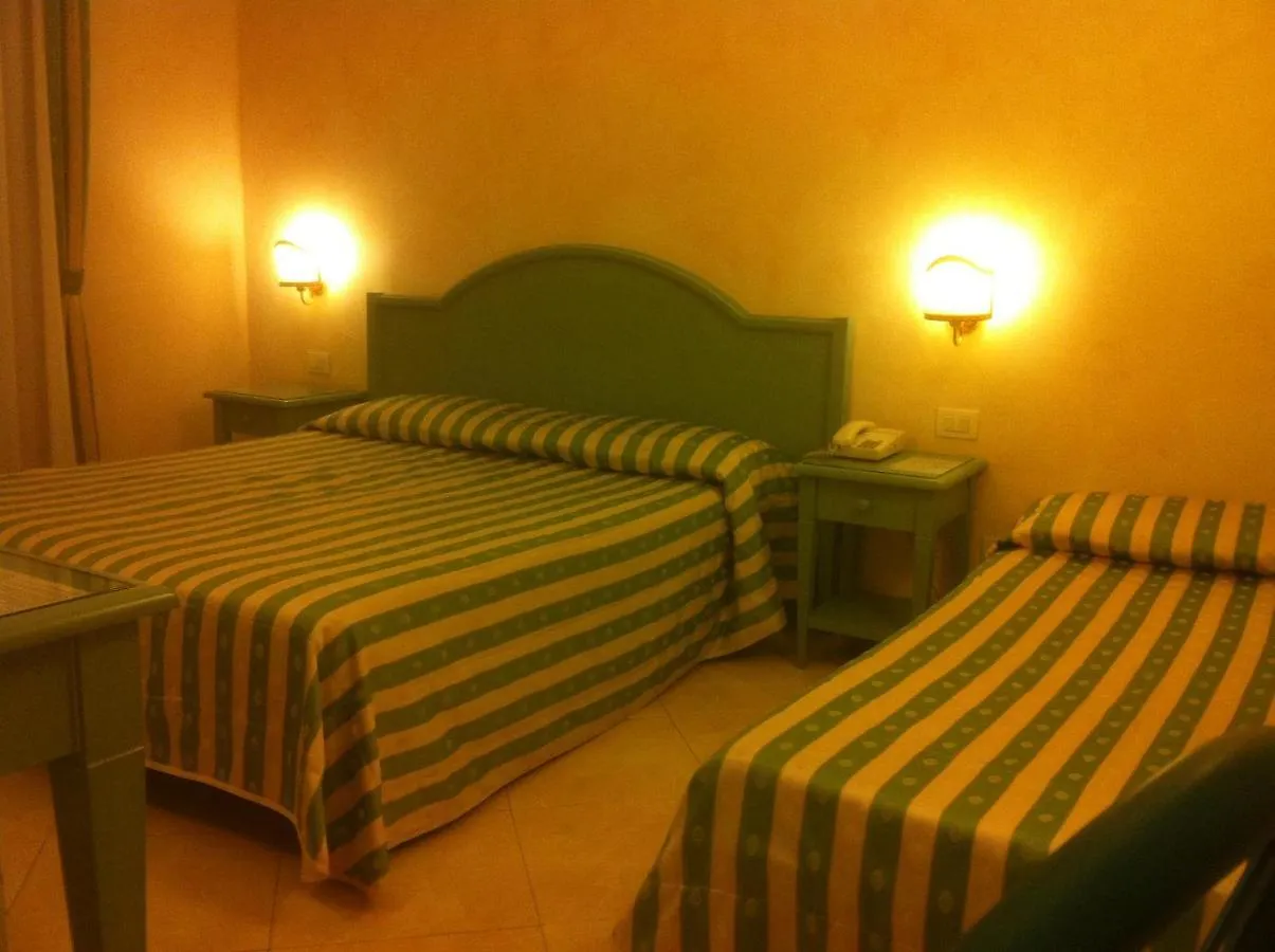 Hotel Riviera 3 Stelle Con Piscina Estiva Gratuita E Garage A Pagamento سبوتورنو 3*,  إيطاليا