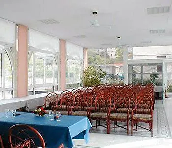 Hotel Riviera 3 Stelle Con Piscina Estiva Gratuita E Garage A Pagamento سبوتورنو