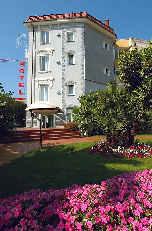 Hotel Riviera 3 Stelle Con Piscina Estiva Gratuita E Garage A Pagamento سبوتورنو
