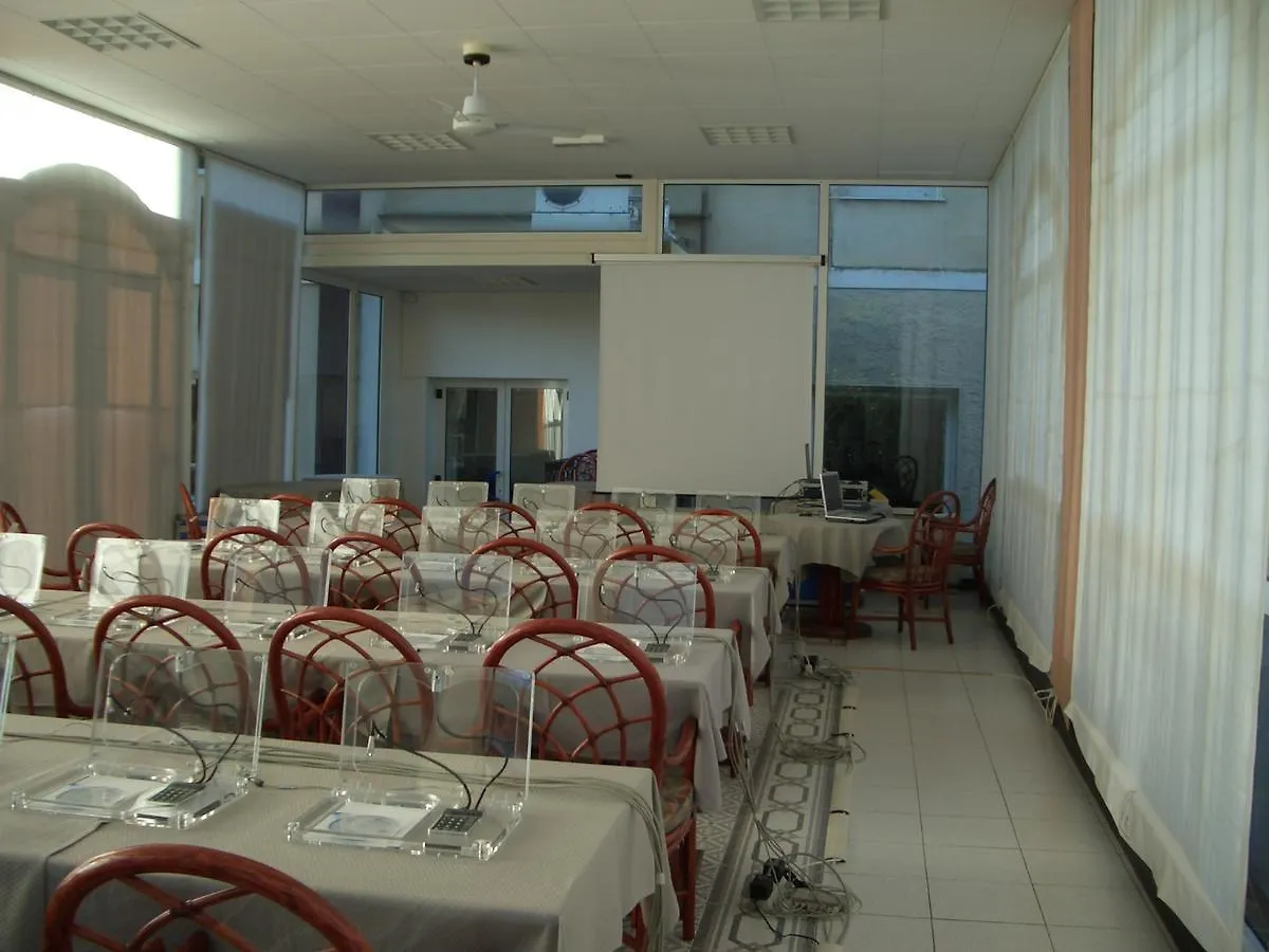 Hotel Riviera 3 Stelle Con Piscina Estiva Gratuita E Garage A Pagamento سبوتورنو