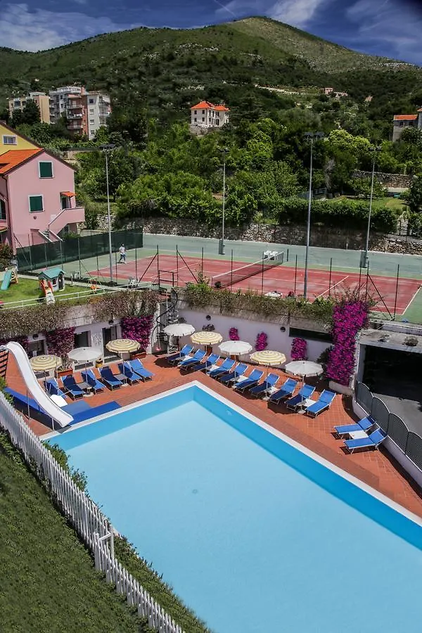 Hotel Riviera 3 Stelle Con Piscina Estiva Gratuita E Garage A Pagamento Spotorno 3*,