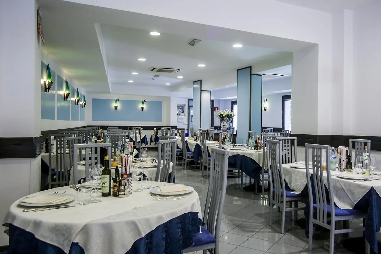 Hotel Riviera 3 Stelle Con Piscina Estiva Gratuita E Garage A Pagamento Spotorno