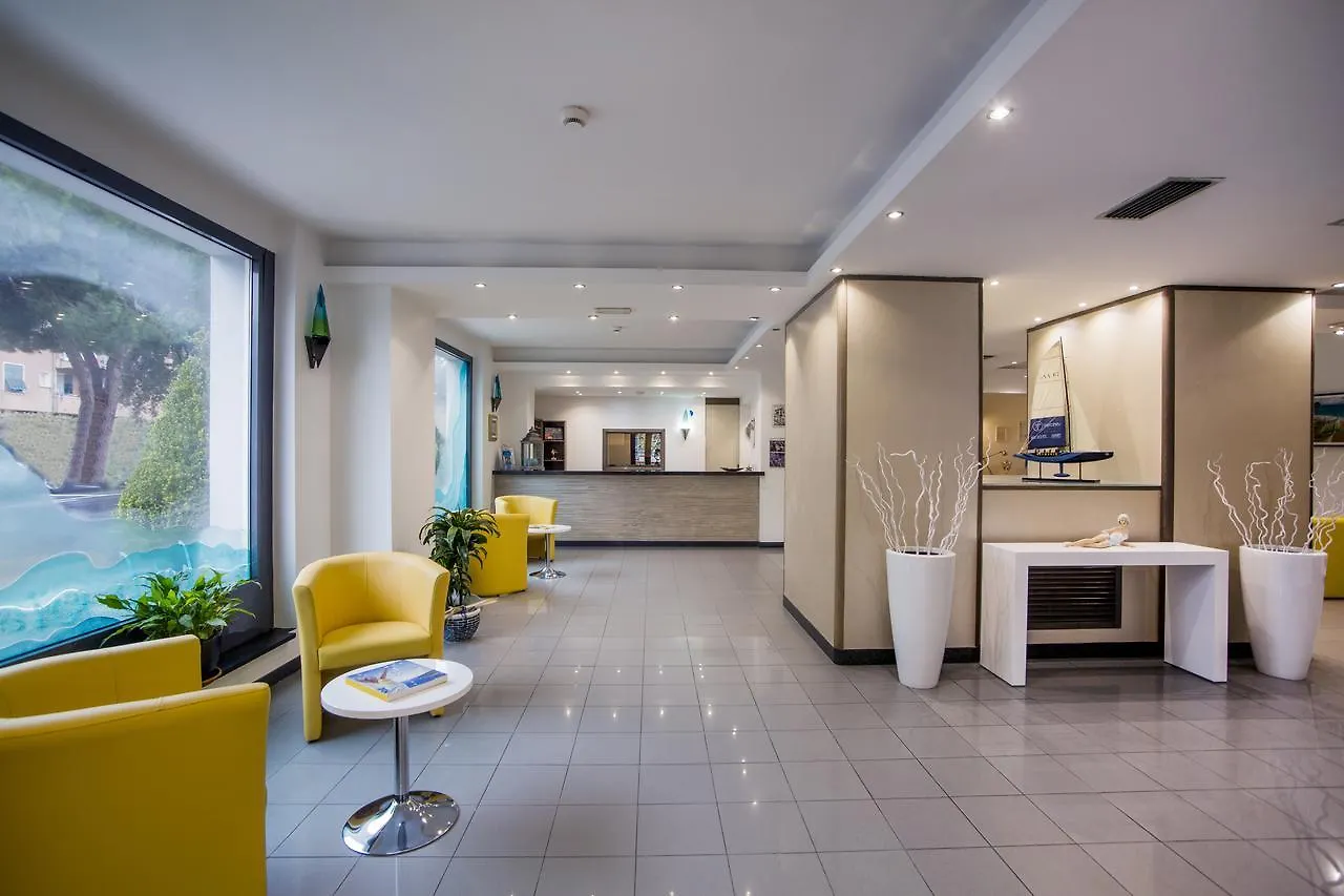 ***  Hotel Riviera 3 Stelle Con Piscina Estiva Gratuita E Garage A Pagamento Spotorno Italy